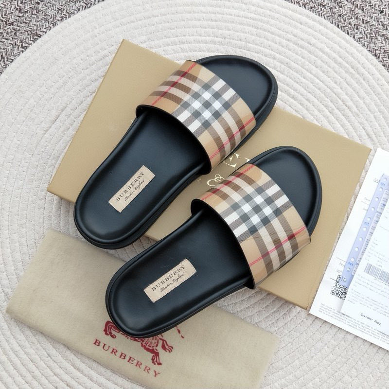 Sandals / Slides